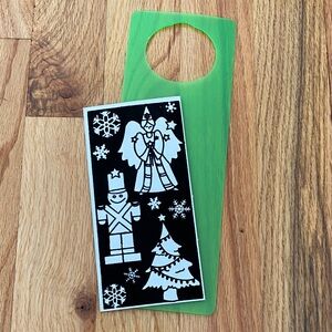 Green Door Hanger with Black and White Holiday Design - Arts & Crafts